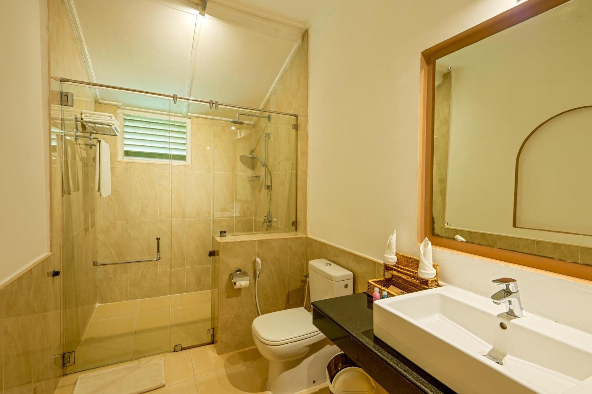 Superior Cottage 10 minutes Head Massage per room & on Beverages