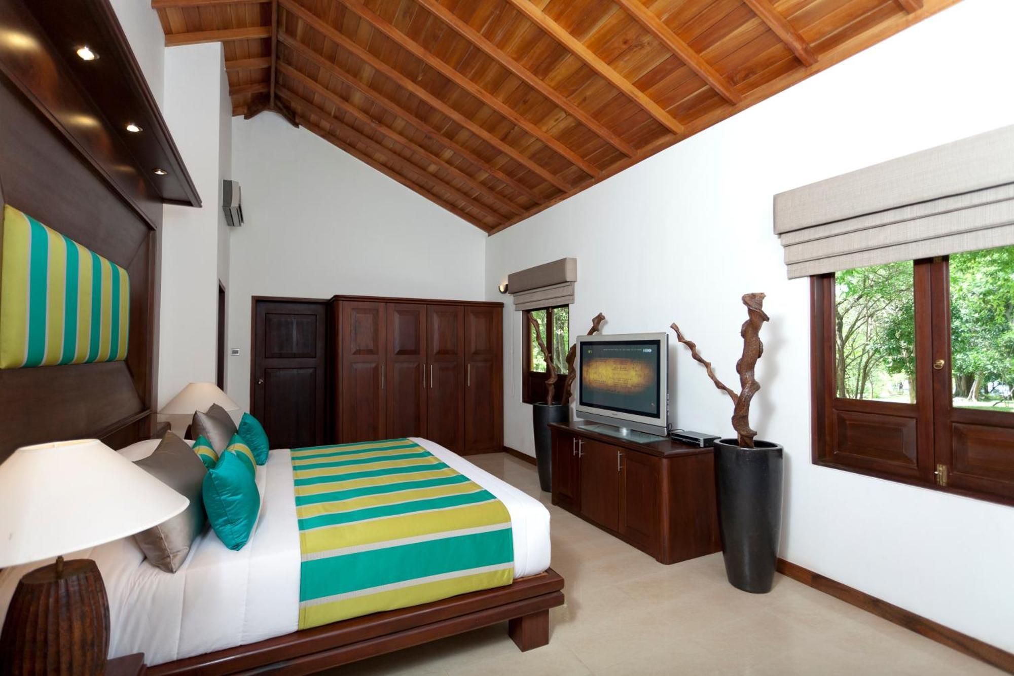 Deluxe Suite Plunge Pool Early Check & Late Check-out on Availability & on all Spa Treatments